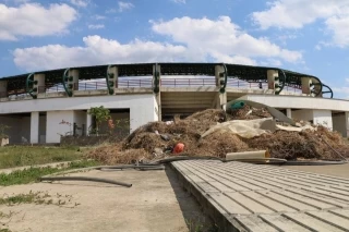 La plaza de feria fue abandonada por un año  después de la rápida entrega que hizo el gobierno anterior.